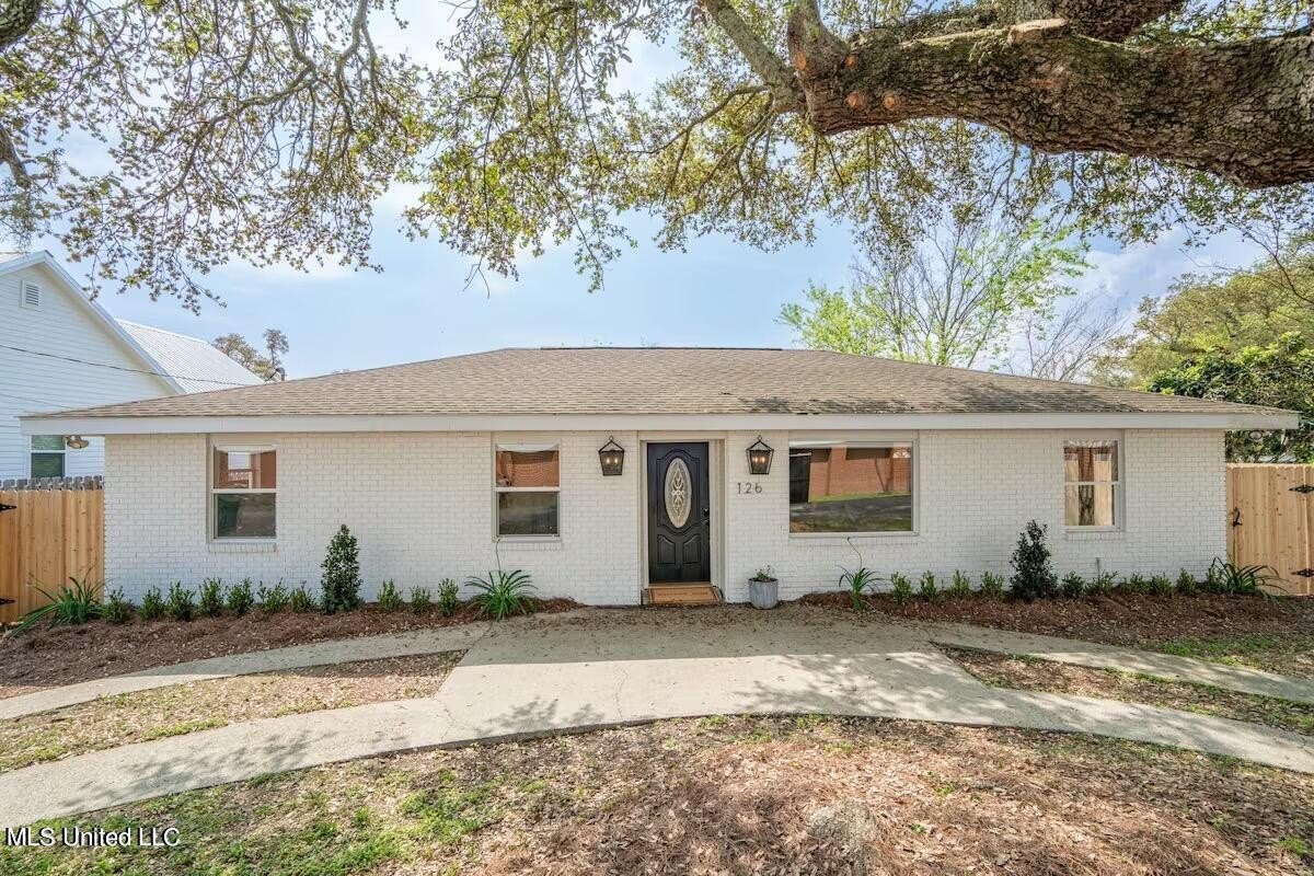 Bay Saint Louis, Mississippi, 39520, United States, 3 Bedrooms Bedrooms, ,2 BathroomsBathrooms,Residential,For Sale,1979454