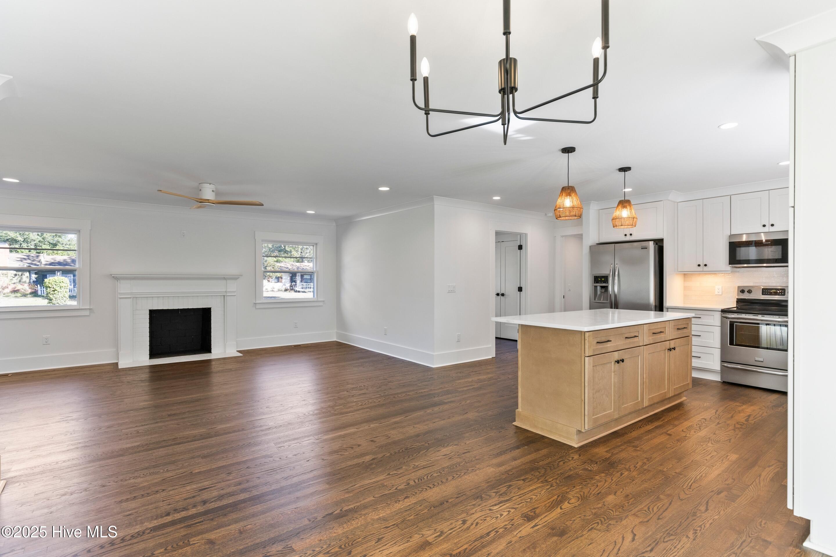 Wilmington, North Carolina, 28403, United States, 4 Bedrooms Bedrooms, ,2 BathroomsBathrooms,Residential,For Sale,1991913