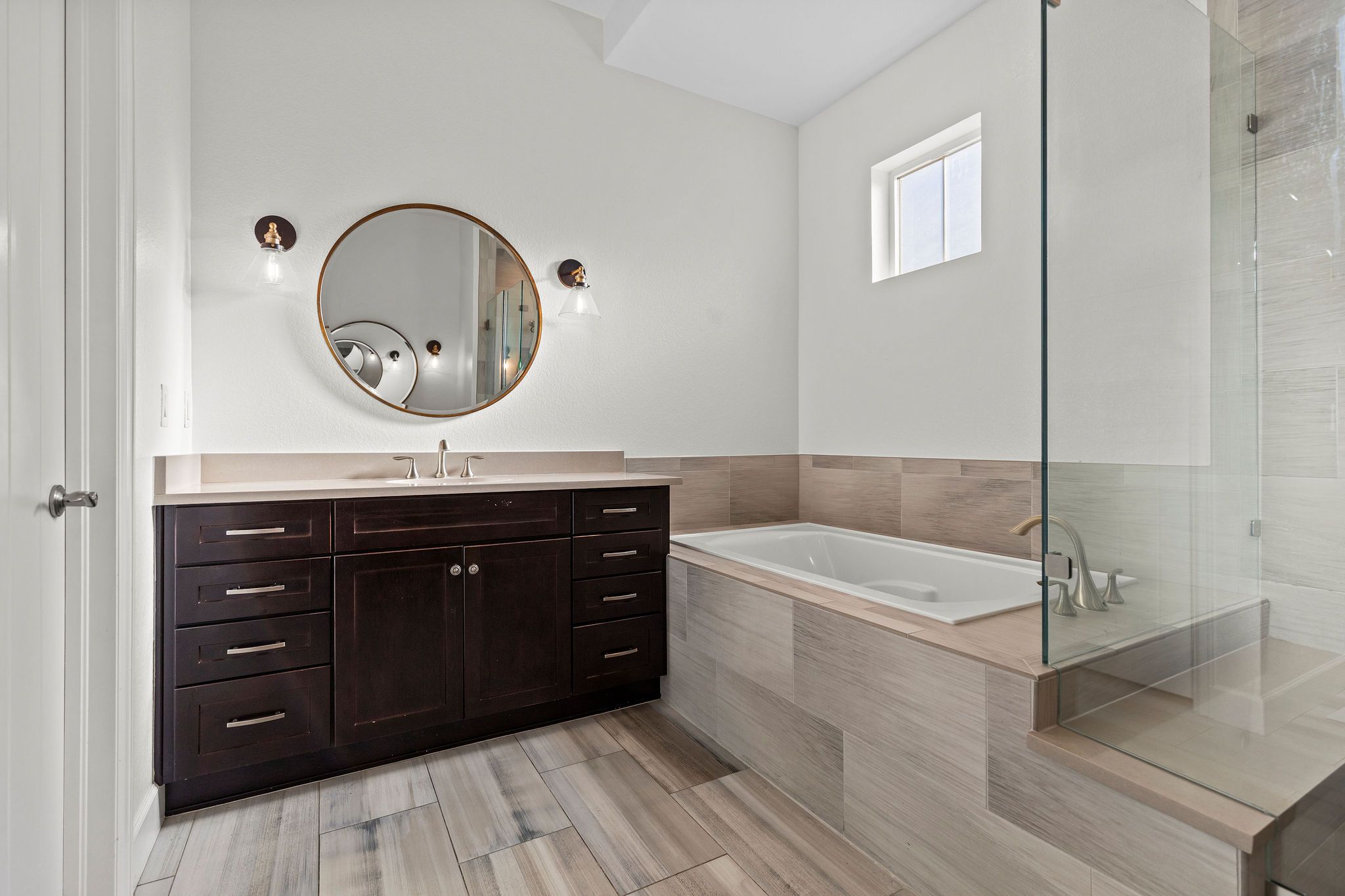  Luxury and comfort come together in this expansive ranch-style home - 物件實景