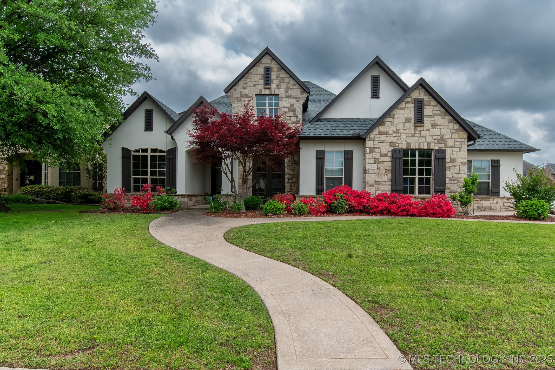 Broken Arrow, Oklahoma, 74011, United States, 4 Bedrooms Bedrooms, ,5 BathroomsBathrooms,Residential,For Sale,1885546