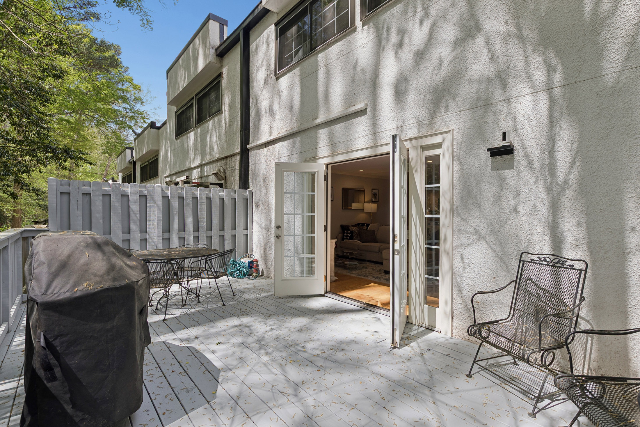  Beautifully Updated Two-story Townhome - 物件實景