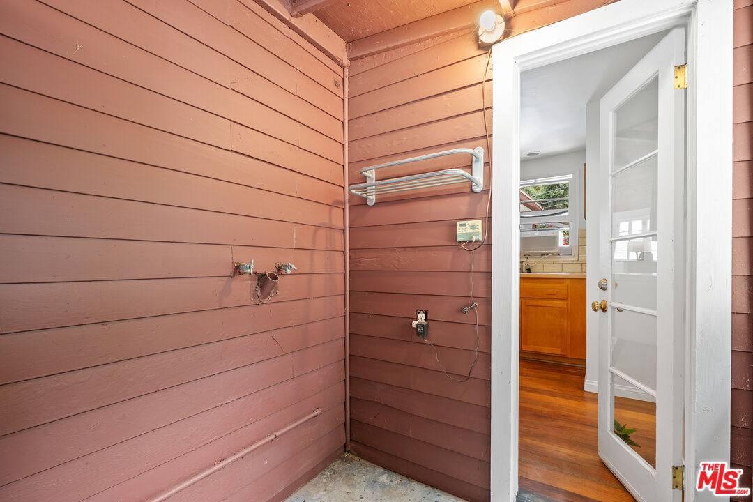 Los Angeles, California, 90077, United States, 2 Bedrooms Bedrooms, ,1 BathroomBathrooms,Residential,For Sale,1938648