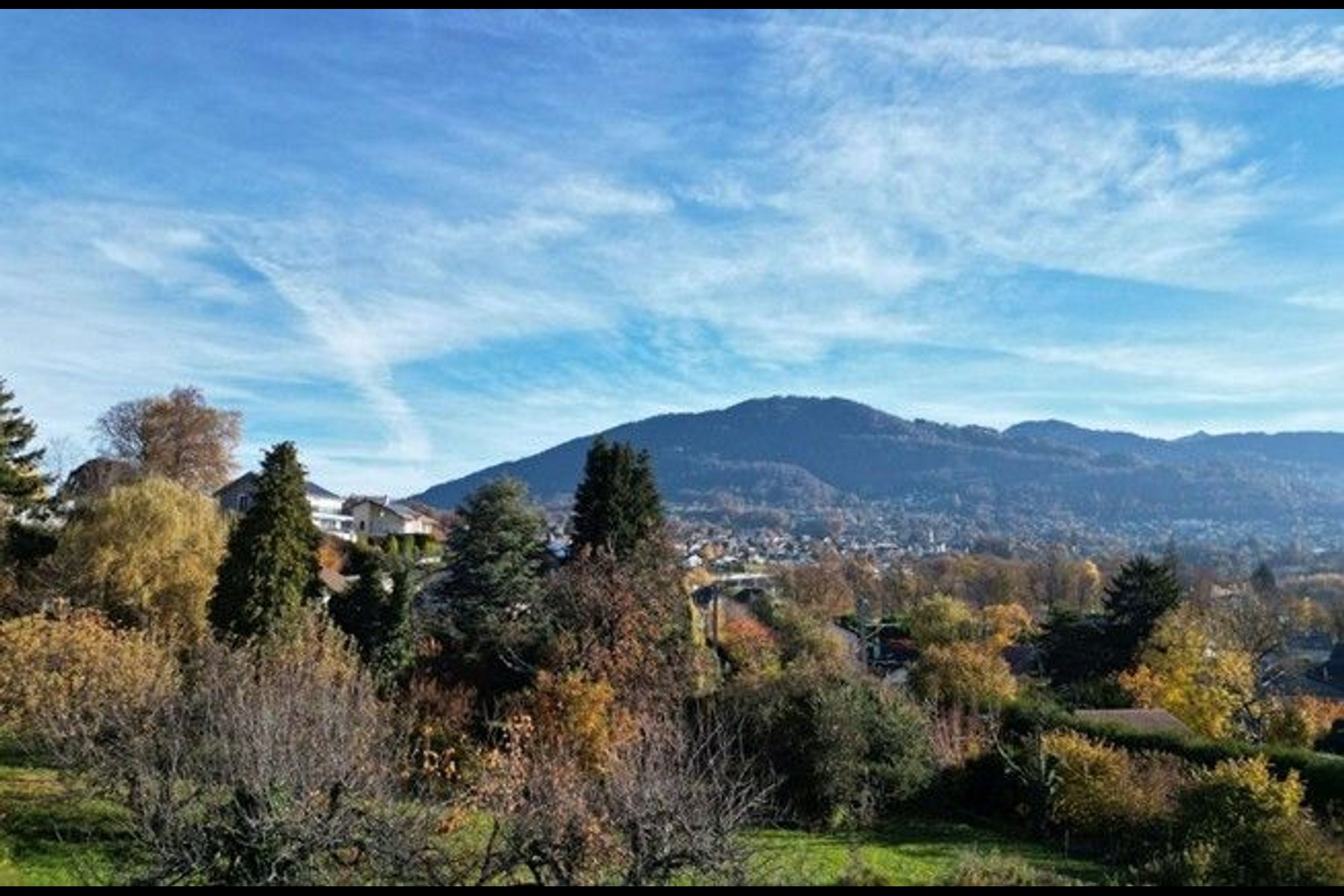  5.5-bedroom detached villa with a pool and lake views - 物件實景