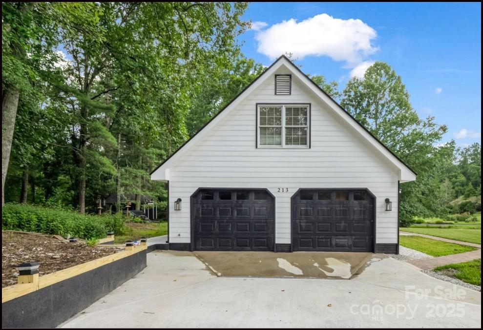 Hendersonville, North Carolina, 28791, United States, 4 Bedrooms Bedrooms, ,3 BathroomsBathrooms,Residential,For Sale,1973922