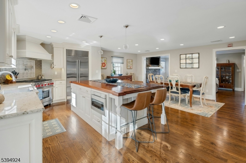 Verona Twp., New Jersey, 07044, United States, 4 Bedrooms Bedrooms, ,3 BathroomsBathrooms,Residential,For Sale,1992064