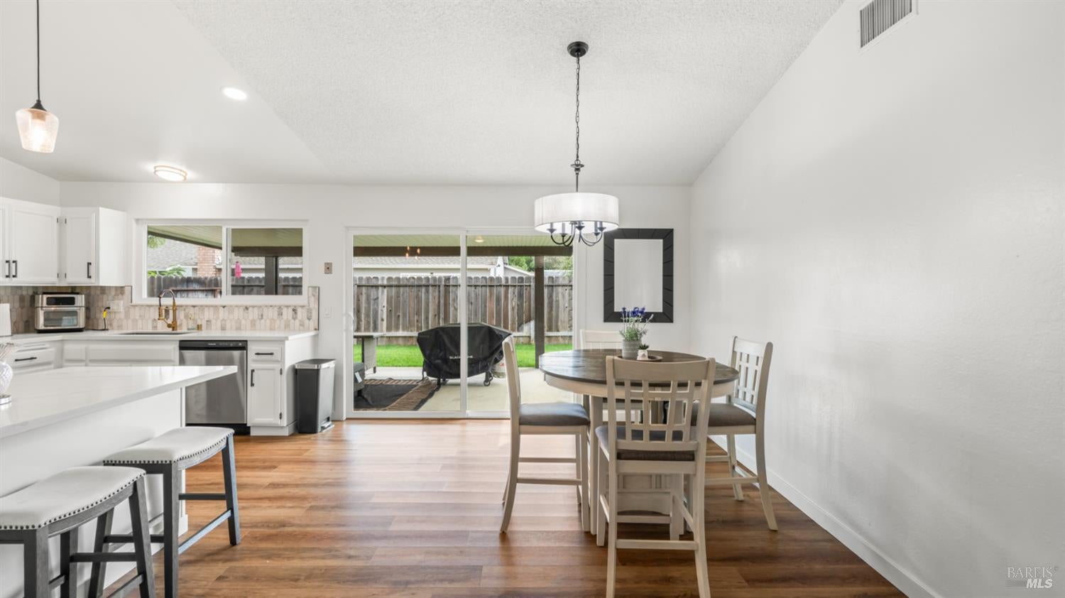 Vacaville, California, 95687, United States, 3 Bedrooms Bedrooms, ,2 BathroomsBathrooms,Residential,For Sale,1959239