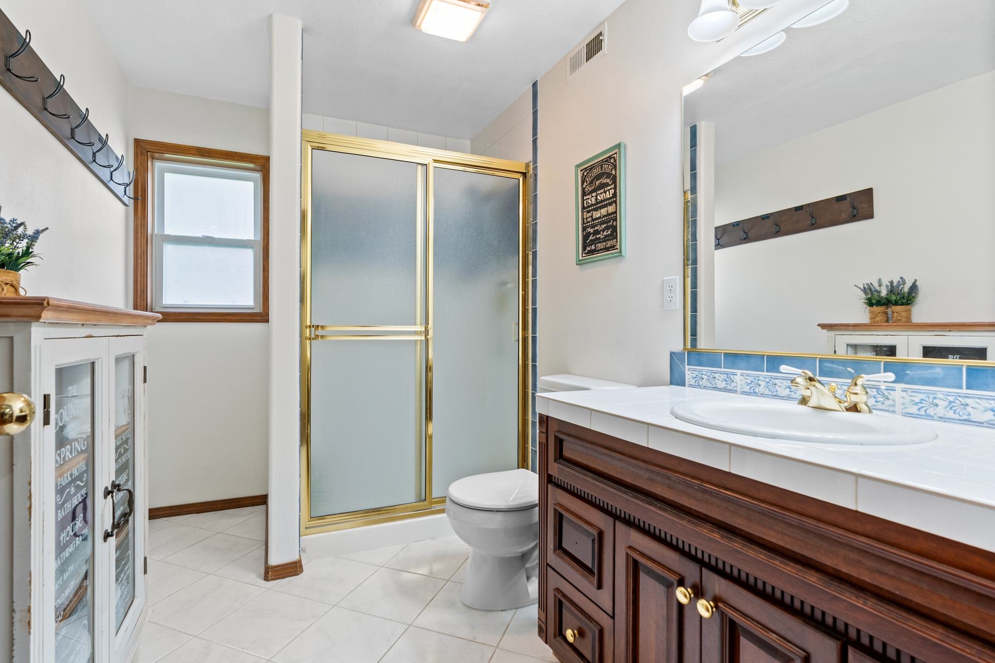 Nine Mile Falls, Washington, 99026, United States, 5 Bedrooms Bedrooms, ,4 BathroomsBathrooms,Residential,For Sale,1895080