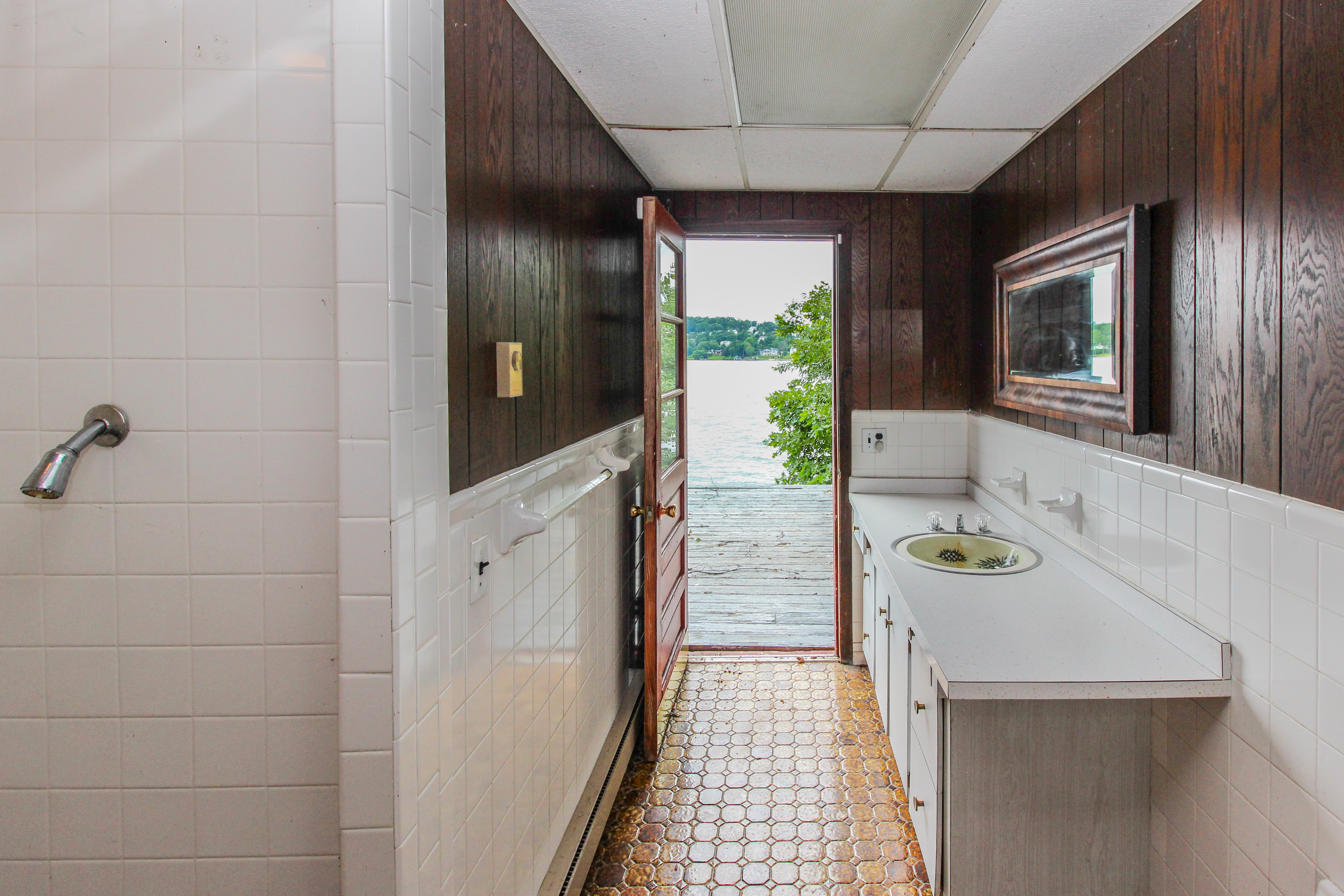  Exceptional Waterfront Property - 物件實景