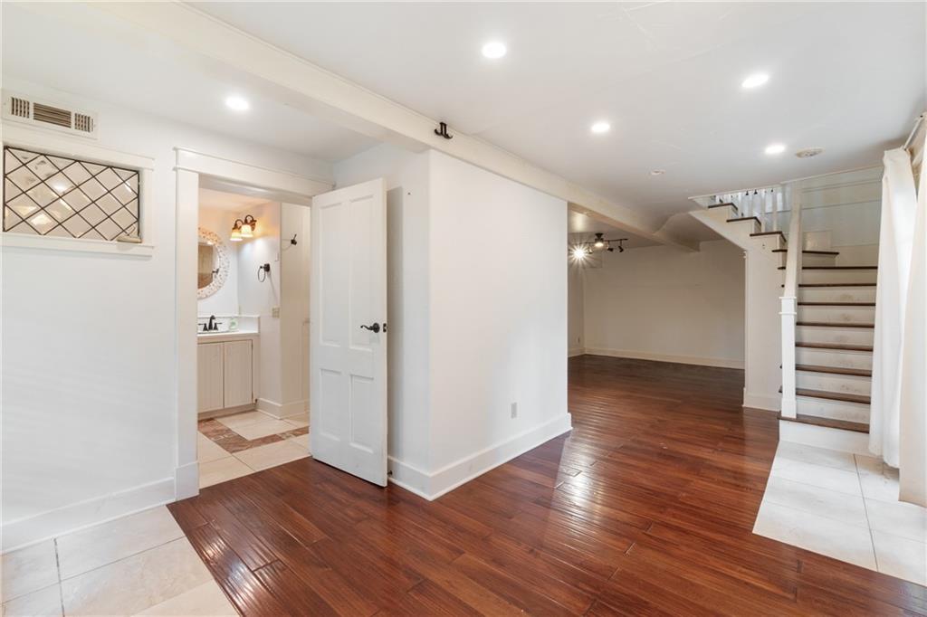 Eureka Springs, Arkansas, 752632, United States, 2 Bedrooms Bedrooms, ,3 BathroomsBathrooms,Residential,For Sale,1980182