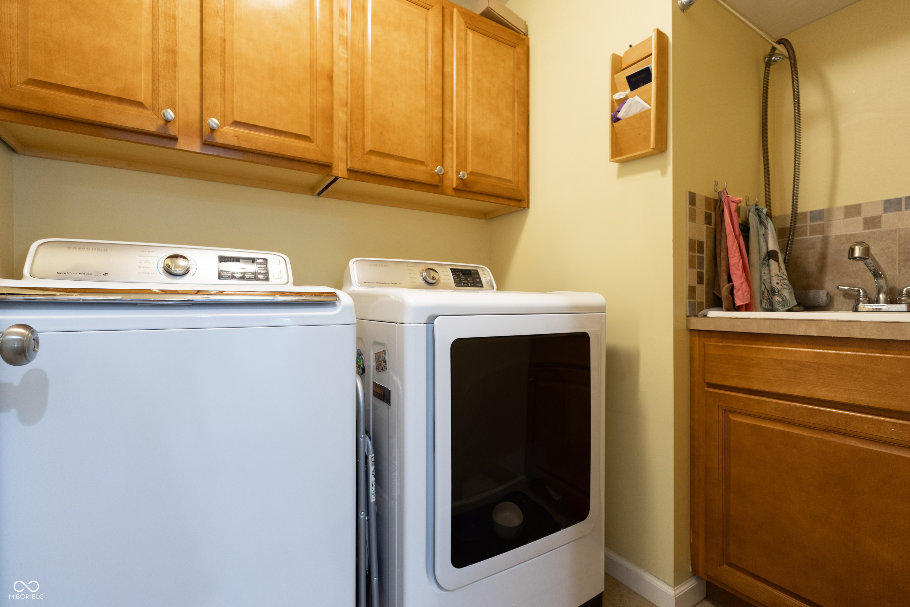 Columbus, Indiana, 47203, United States, 5 Bedrooms Bedrooms, ,6 BathroomsBathrooms,Residential,For Sale,1975671