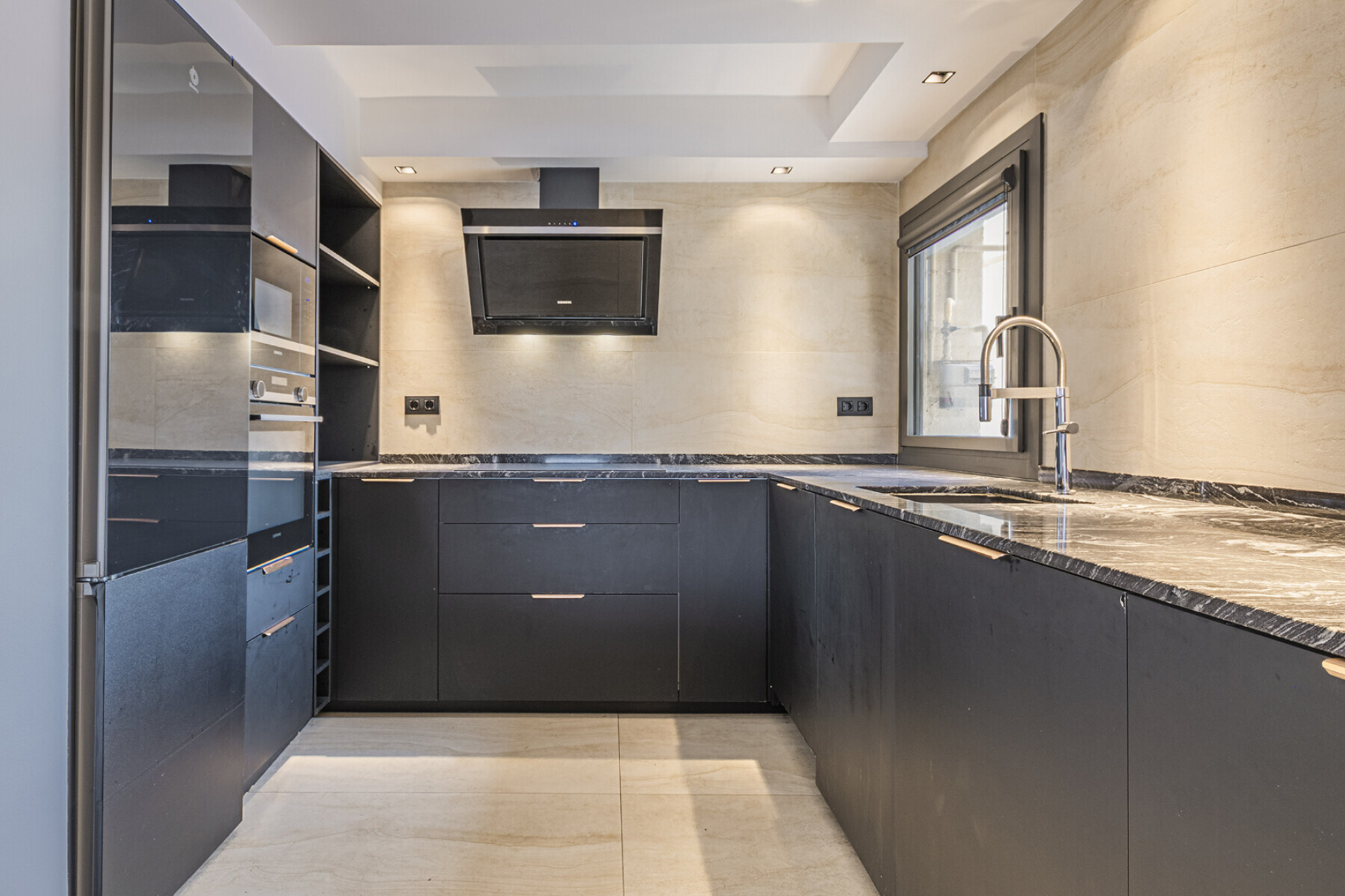  Modern apartment in front of the beach - 物件實景