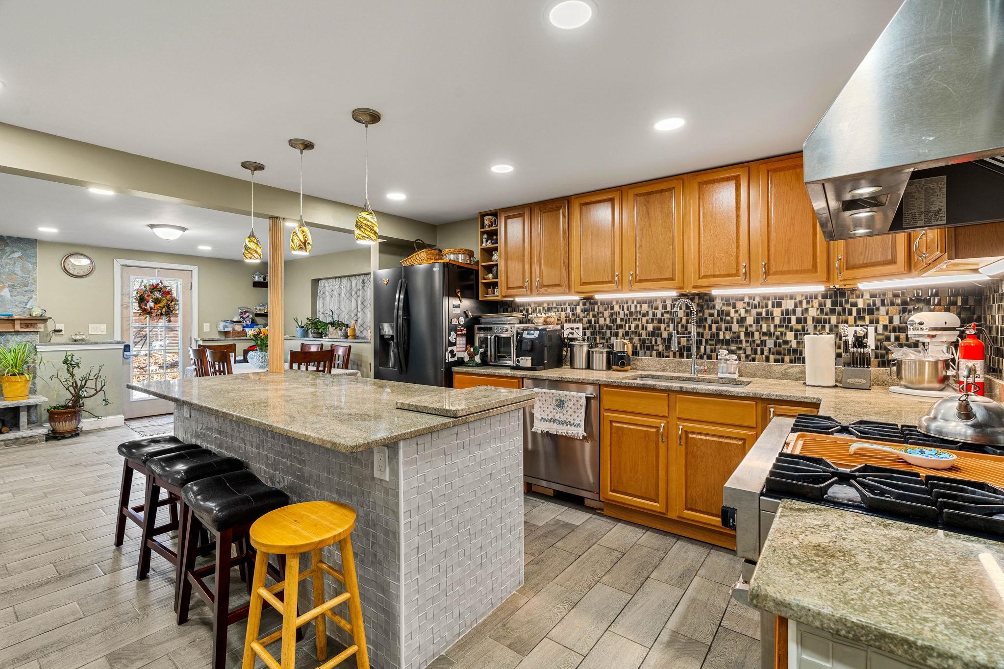 Londonderry, New Hampshire, 03053, United States, 3 Bedrooms Bedrooms, ,4 BathroomsBathrooms,Residential,For Sale,2002282