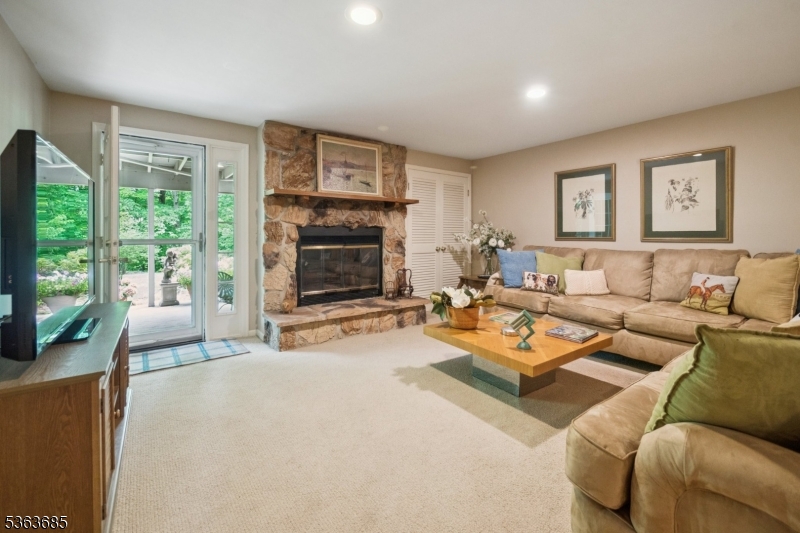 Bernards Twp., New Jersey, 07920, United States, 3 Bedrooms Bedrooms, ,4 BathroomsBathrooms,Residential,For Sale,1875142