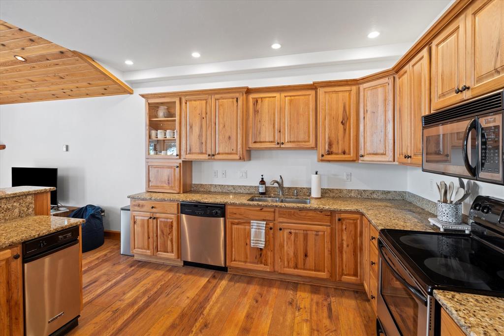Lakeside, Montana, 59922, United States, 3 Bedrooms Bedrooms, ,2 BathroomsBathrooms,Residential,For Sale,2048351