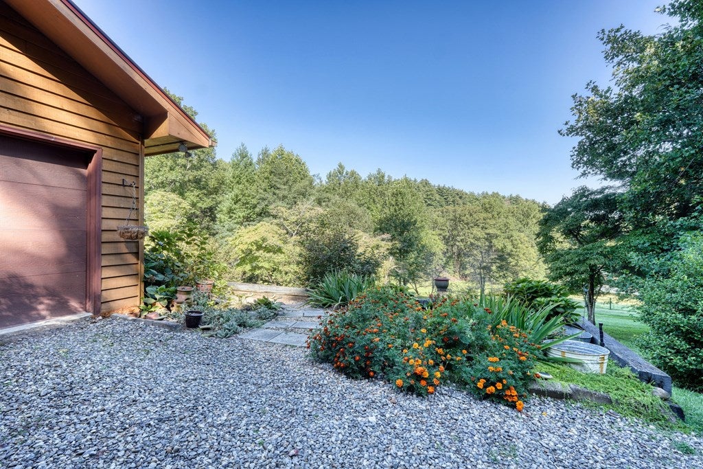 Blairsville, Georgia, 30512, United States, 2 Bedrooms Bedrooms, ,2 BathroomsBathrooms,Residential,For Sale,1932142