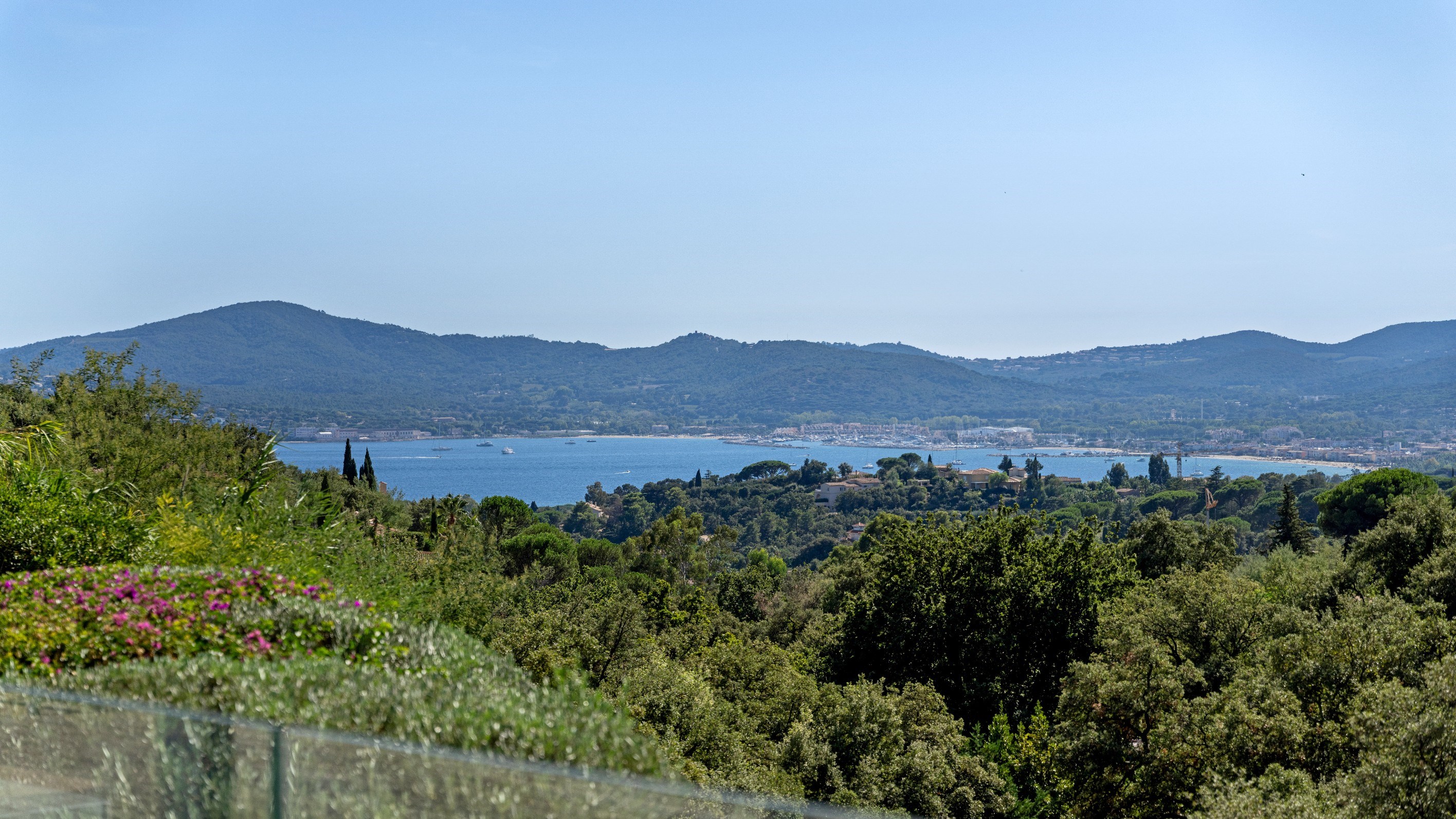  GRIMAUD – CONTEMPORARY VILLA WITH SEA VIEWS NEAR BEAUVALLON GOLF COURSE - 物件實景