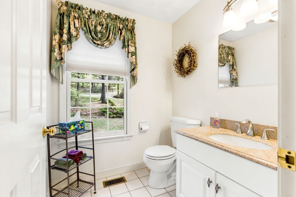 Middleton, Massachusetts, 01949, United States, 4 Bedrooms Bedrooms, ,3 BathroomsBathrooms,Residential,For Sale,2048371