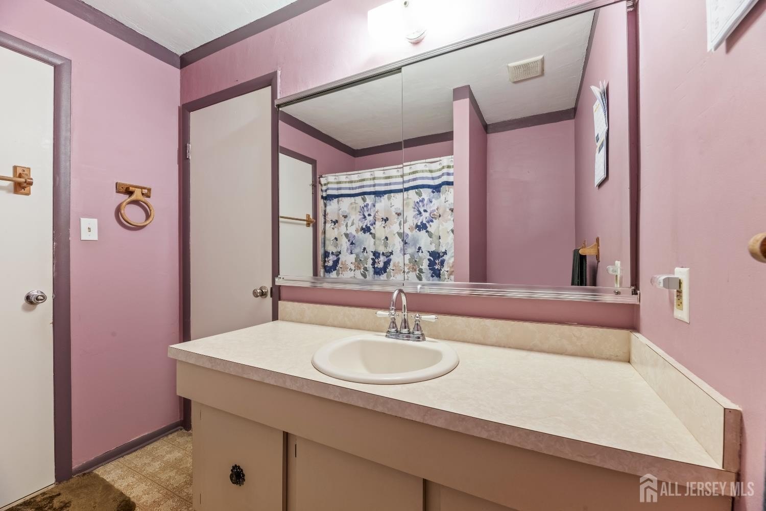 Edison, New Jersey, 08820, United States, 4 Bedrooms Bedrooms, ,2 BathroomsBathrooms,Residential,For Sale,1921725