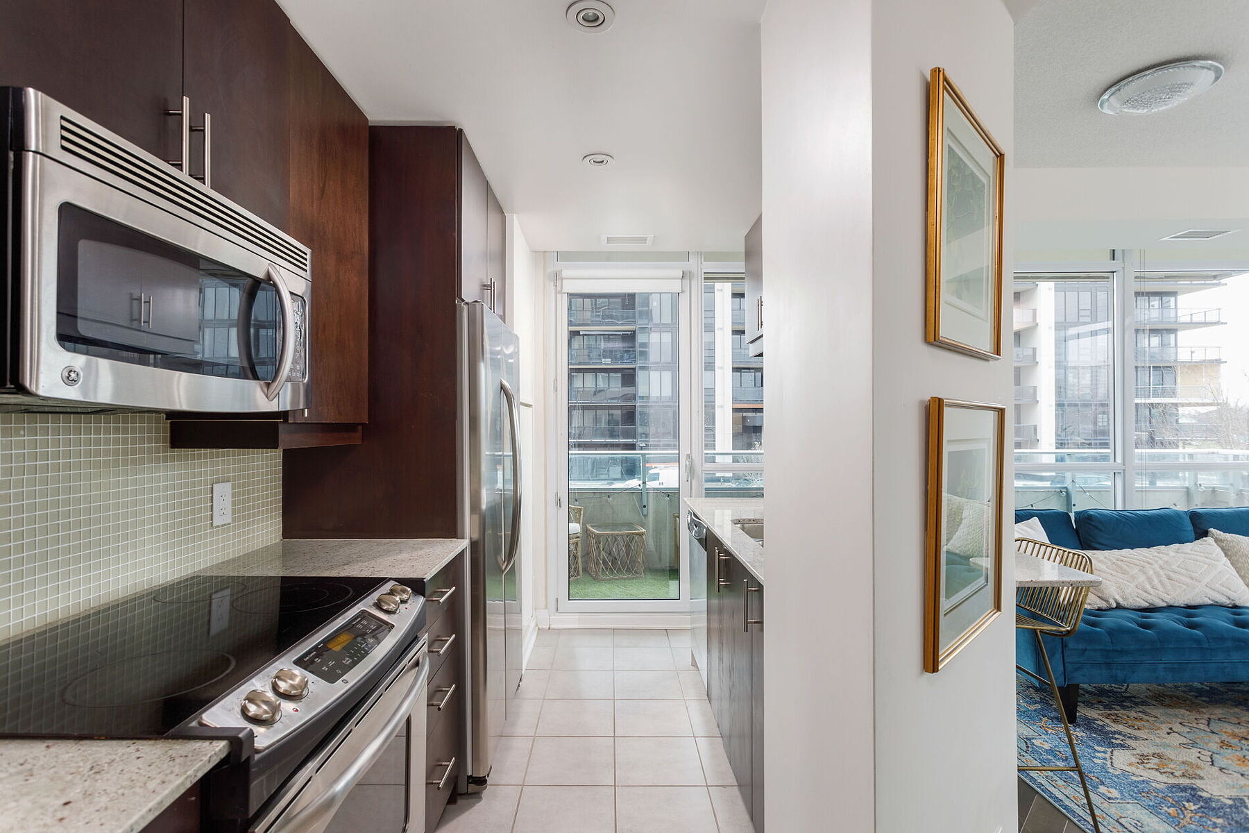  Spacious and Bright Condo - 物件實景