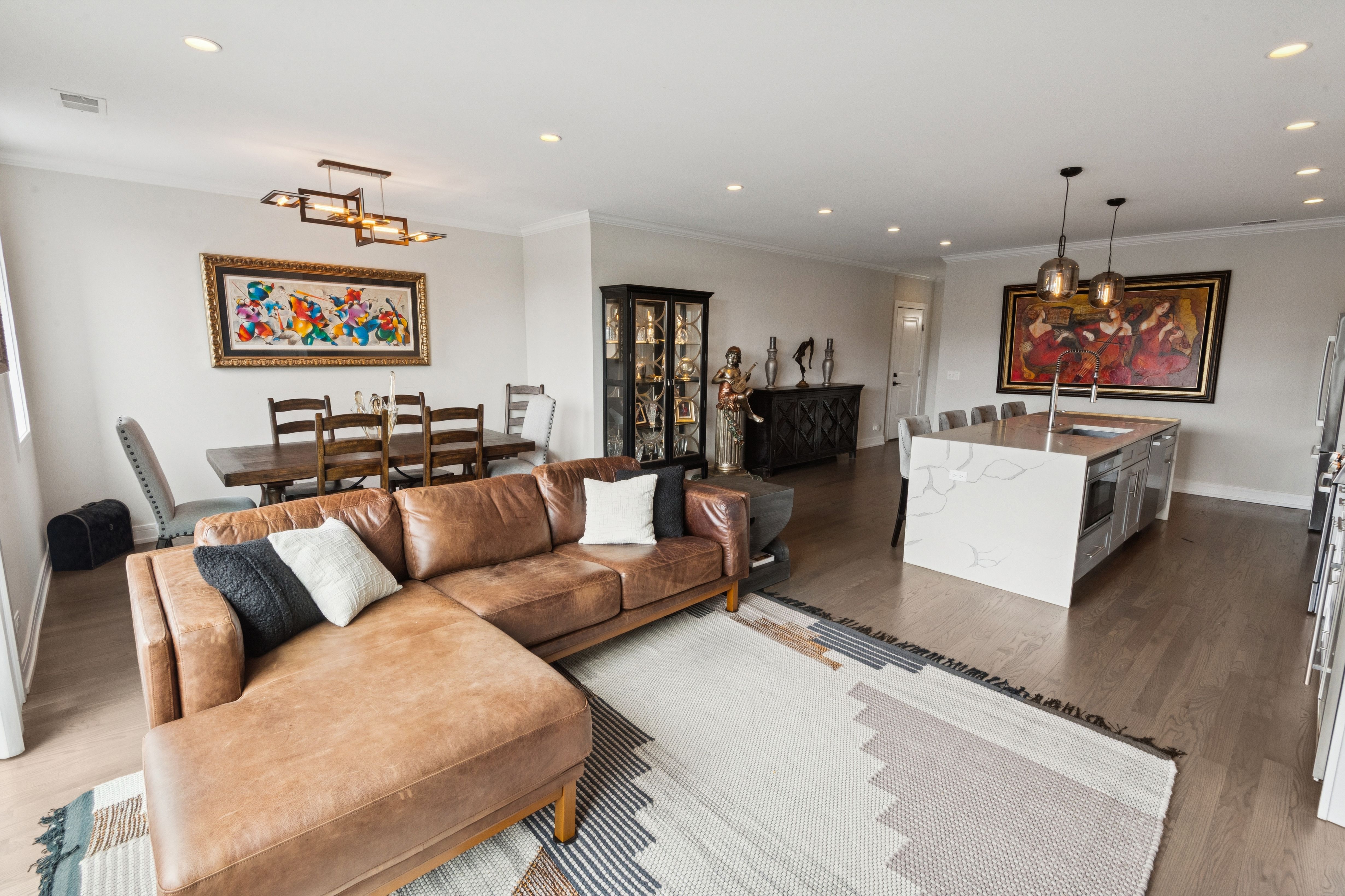  Move-In-Ready Penthouse With Exceptional Indoor-Outdoor Living - 物件實景