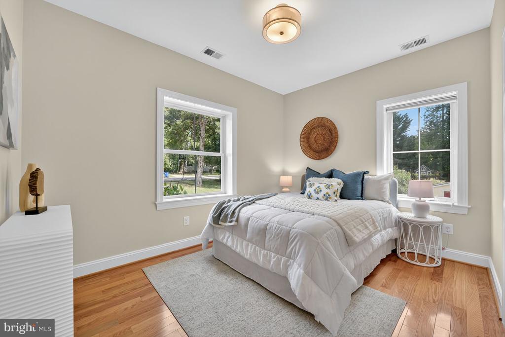 Arlington, Virginia, 22213, United States, 5 Bedrooms Bedrooms, ,5 BathroomsBathrooms,Residential,For Sale,1982488