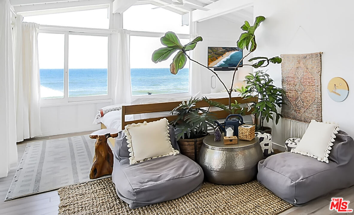 Malibu, California, 90265, United States, 3 Bedrooms Bedrooms, ,2 BathroomsBathrooms,Residential,For Sale,1992051