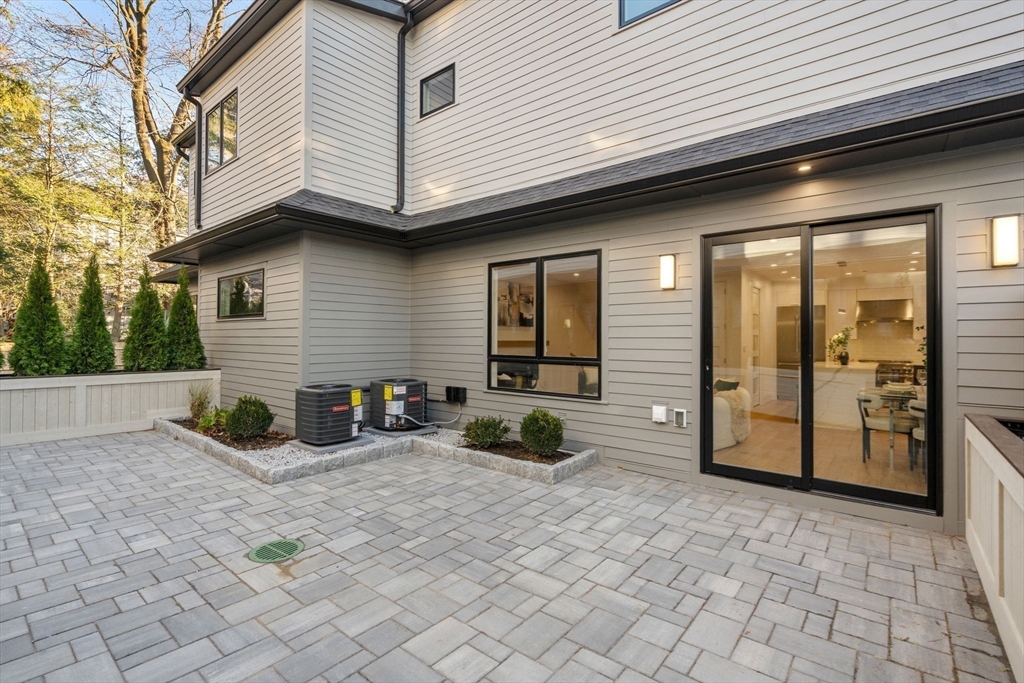 Newton, Massachusetts, 02461, United States, 5 Bedrooms Bedrooms, ,5 BathroomsBathrooms,Residential,For Sale,1995999