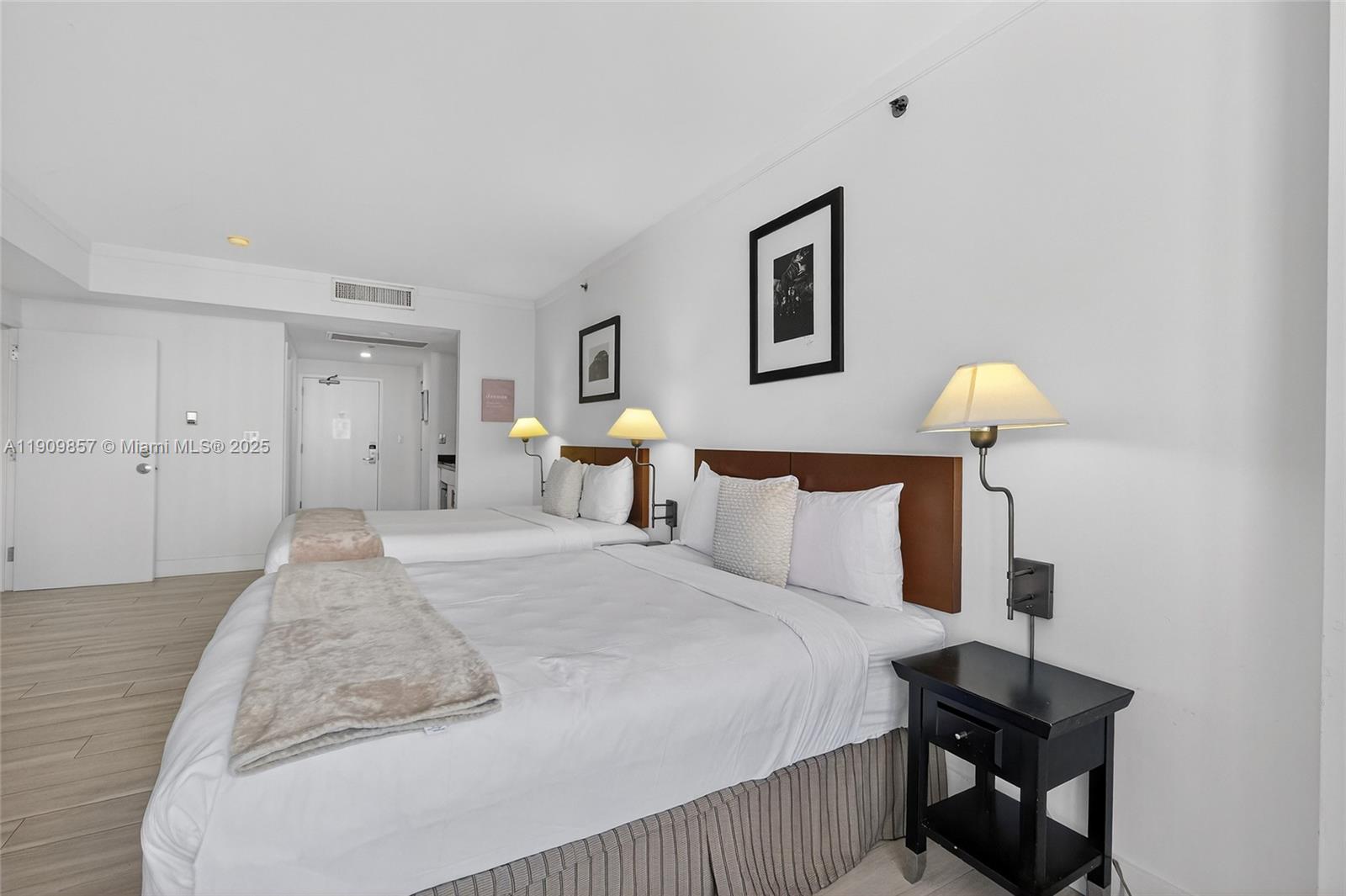 Miami, Florida, 33133, United States, 3 Bedrooms Bedrooms, ,4 BathroomsBathrooms,Residential,For Sale,1989266