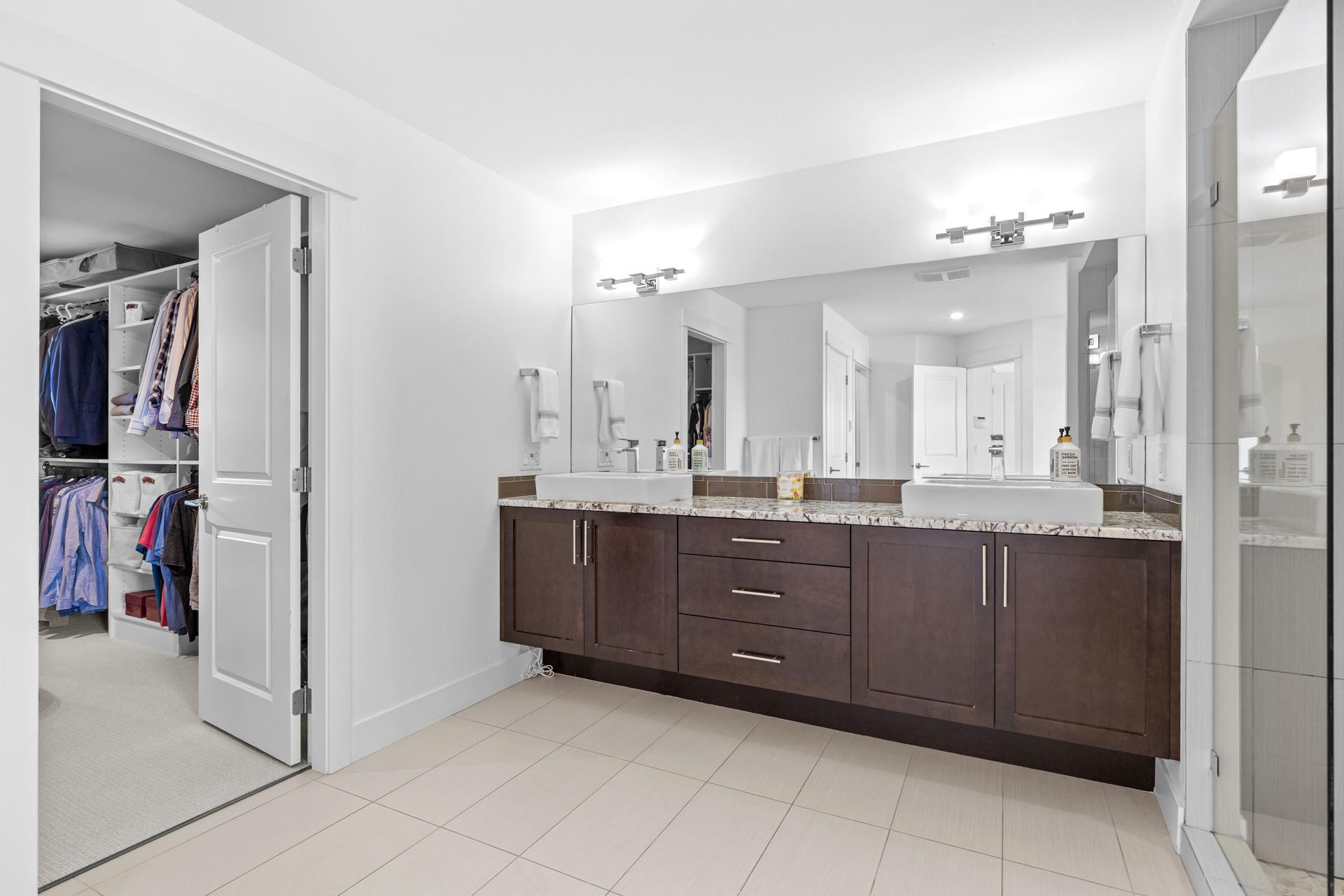 KELOWNA, British Columbia, V1W 5K2, CA, 5 Bedrooms Bedrooms, ,3 BathroomsBathrooms,Residential,For Sale,1960924