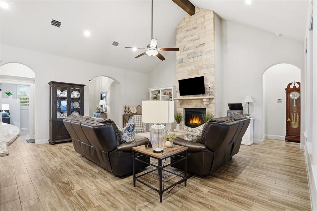 Granbury, Texas, 76048, United States, 4 Bedrooms Bedrooms, ,3 BathroomsBathrooms,Residential,For Sale,2001817