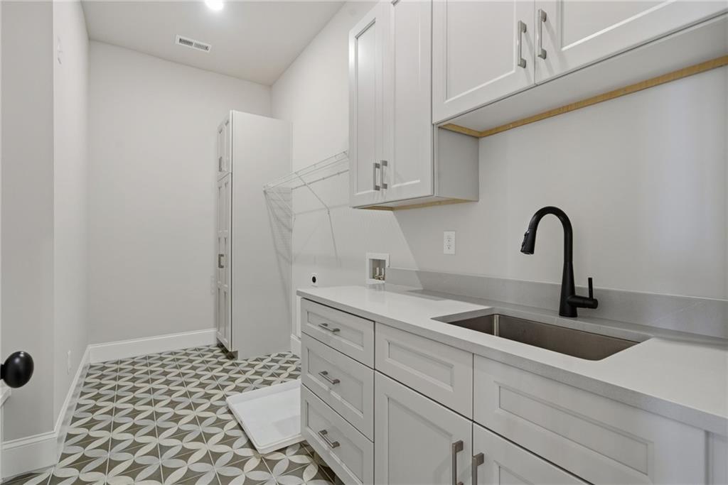 Gainesville, Georgia, 30506, United States, 4 Bedrooms Bedrooms, ,5 BathroomsBathrooms,Residential,For Sale,2008564
