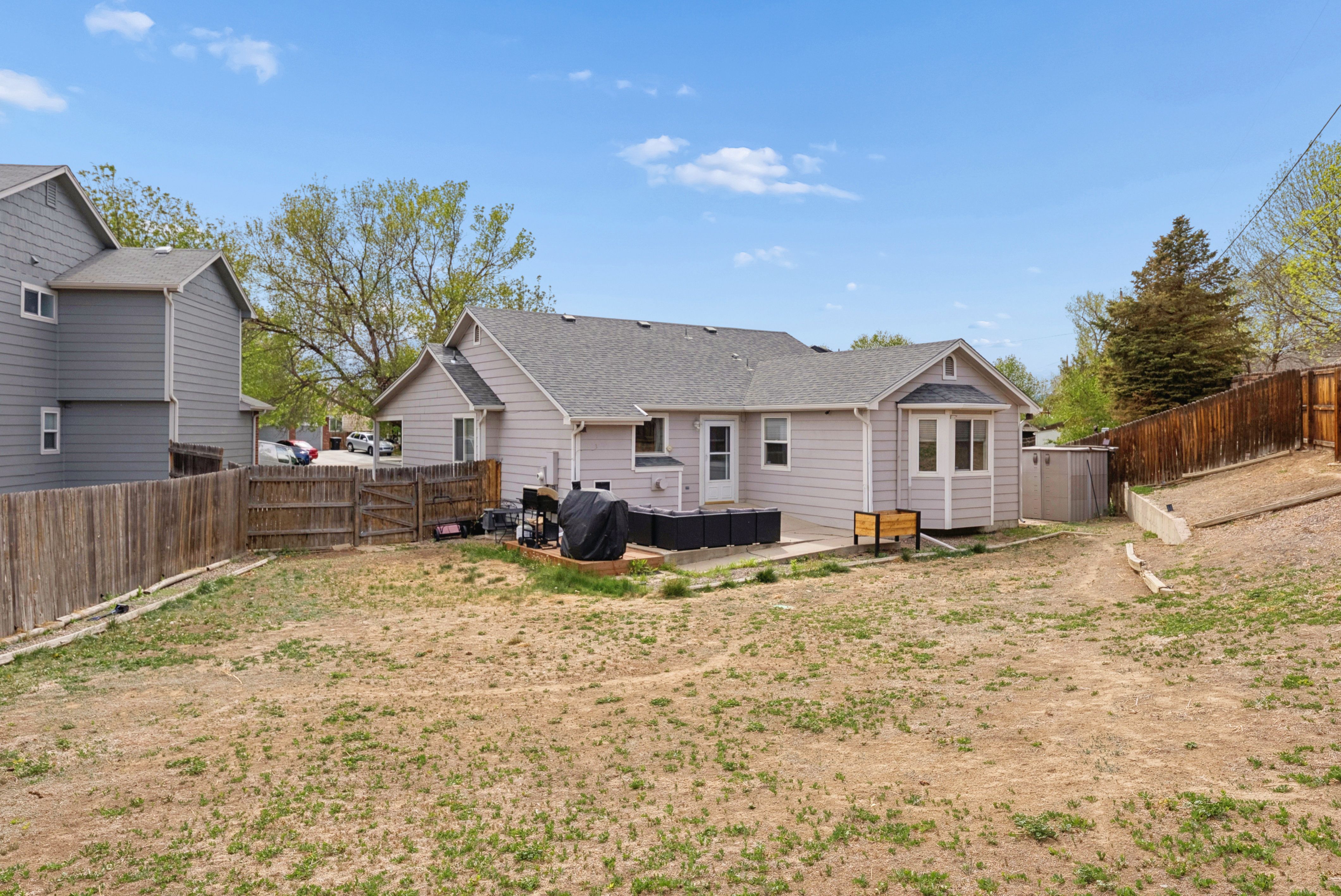  Tucked in a Quiet Cul-De-Sac in the Desirable Deza Estates - 物件實景