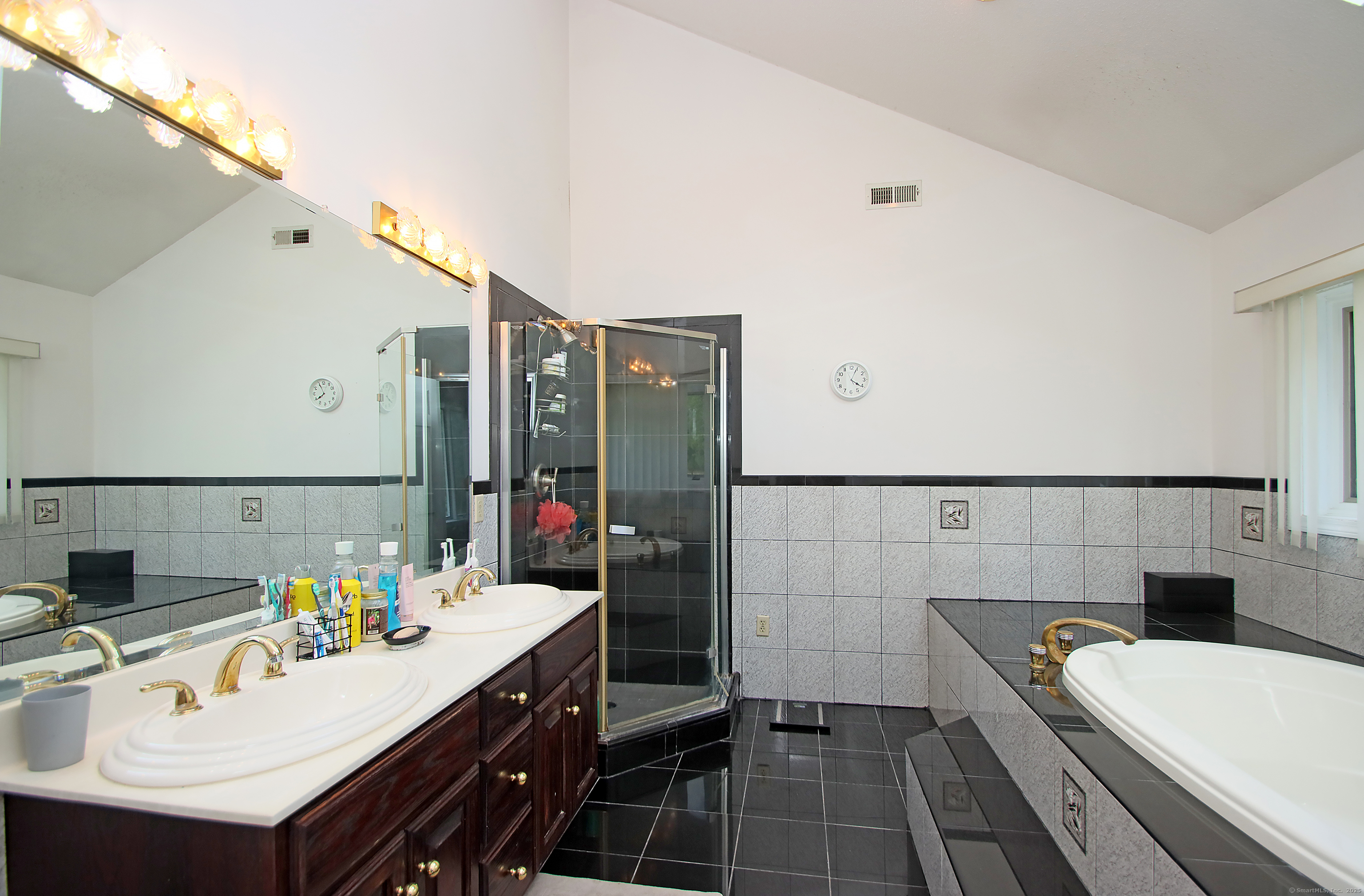 Danbury, Connecticut, 06811, United States, 4 Bedrooms Bedrooms, ,3 BathroomsBathrooms,Residential,For Sale,1947062