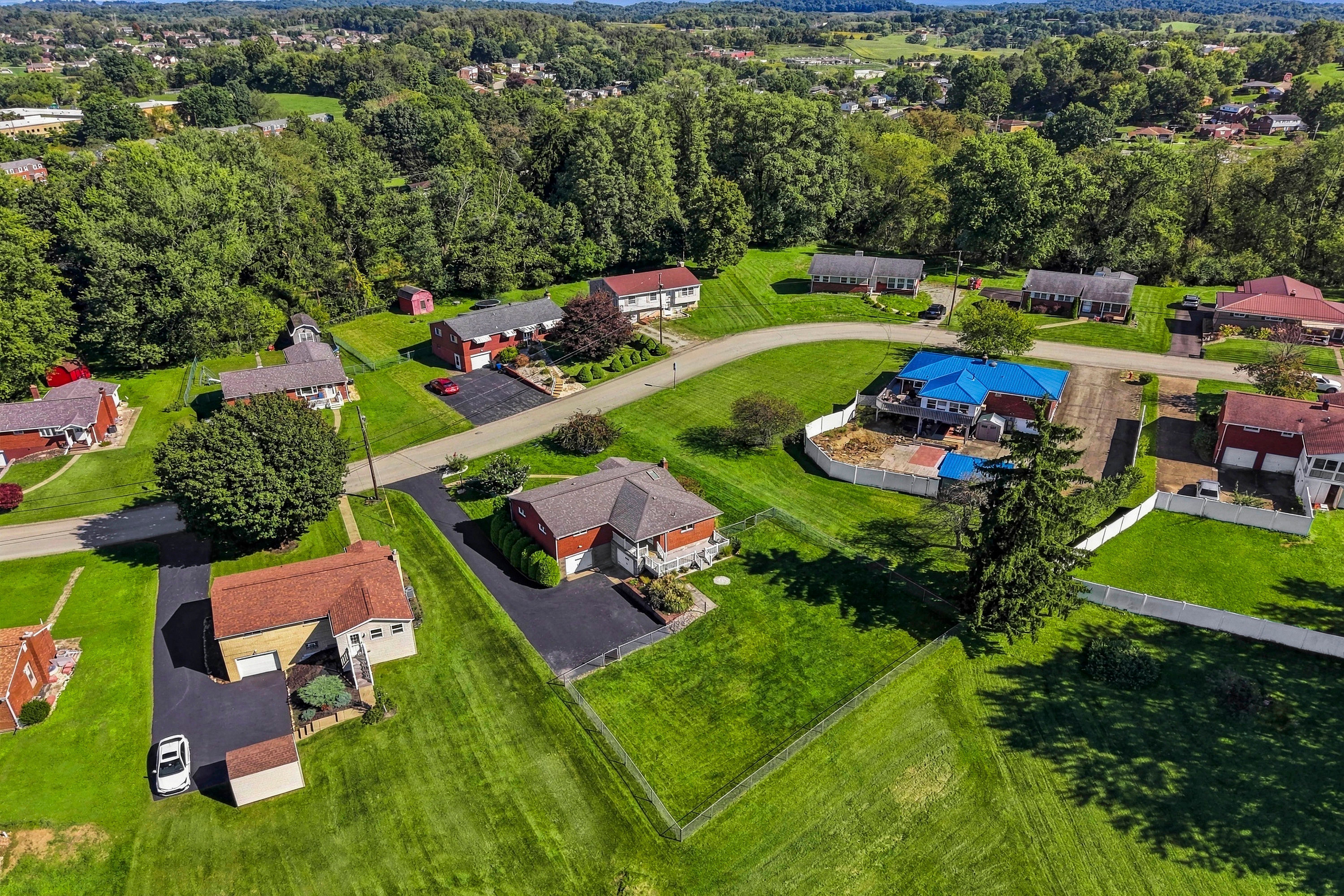  16 South Rolling Hills Avenue, Irwin, PA 15642 - 物件實景