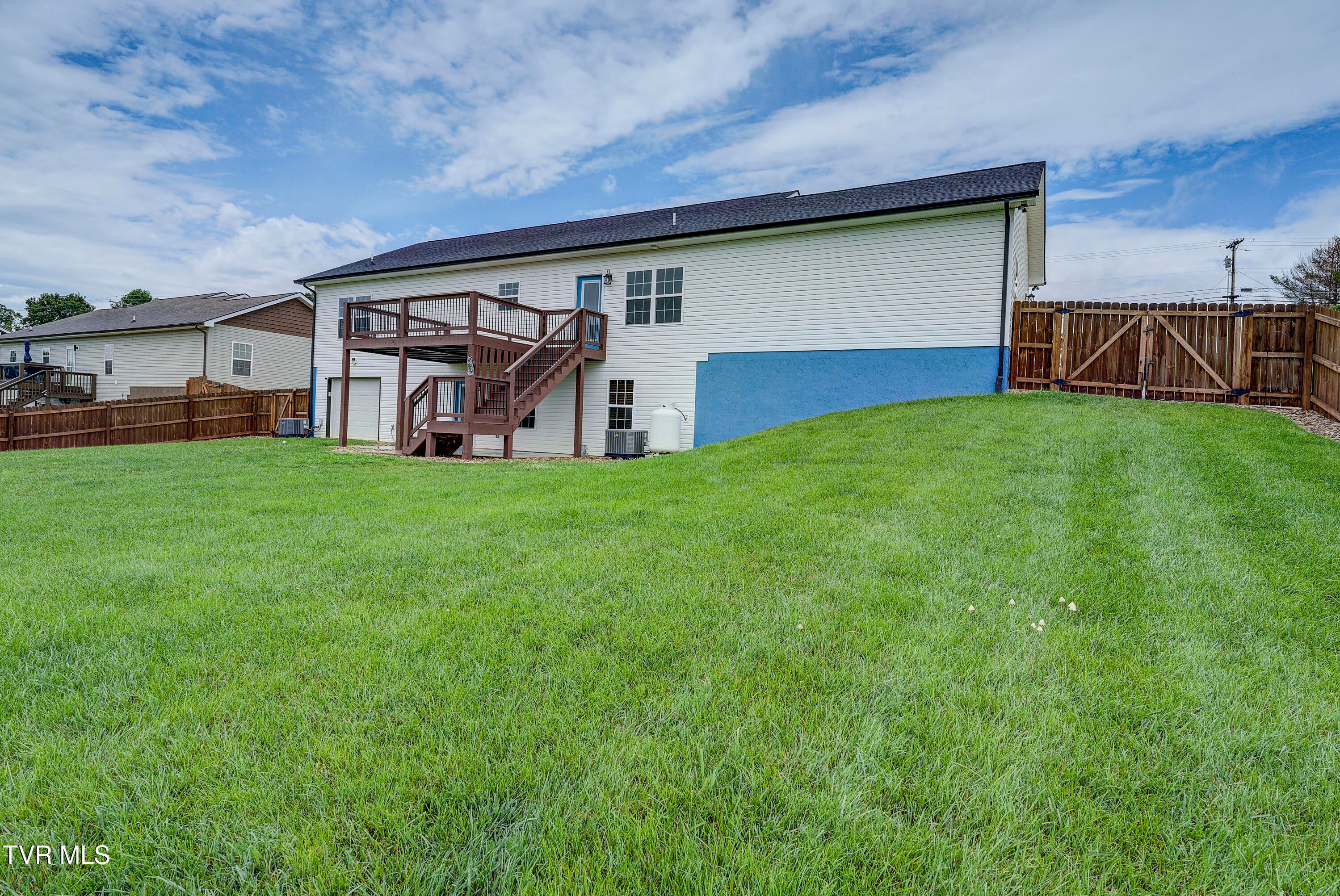 Jonesborough, Tennessee, 37659, United States, 3 Bedrooms Bedrooms, ,3 BathroomsBathrooms,Residential,For Sale,2000910