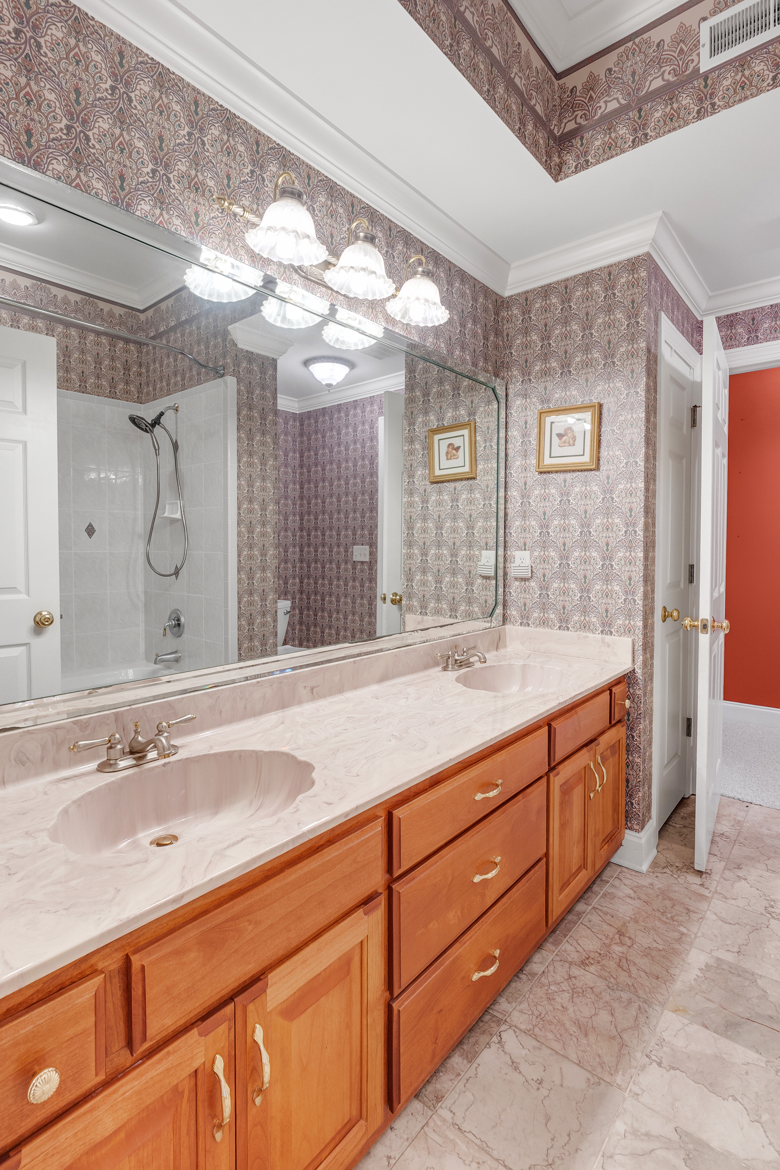 Tullahoma, Tennessee, 37388, United States, 6 Bedrooms Bedrooms, ,5 BathroomsBathrooms,Residential,For Sale,1851275