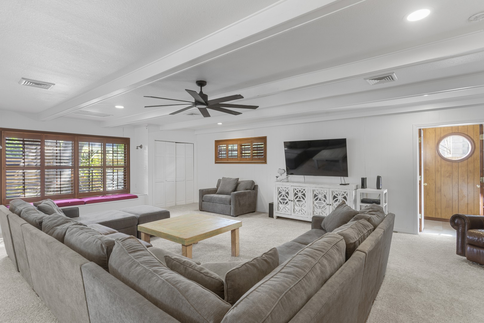 Tampa, Florida, 33629, United States, 4 Bedrooms Bedrooms, ,3 BathroomsBathrooms,Residential,For Sale,1987038