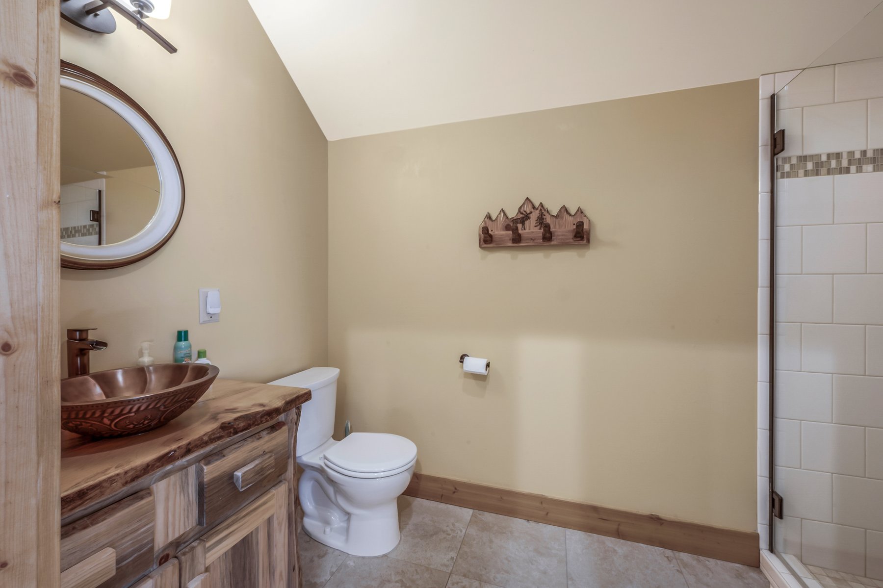 Sagle, Idaho, 83860, United States, 5 Bedrooms Bedrooms, ,6 BathroomsBathrooms,Residential,For Sale,1978919