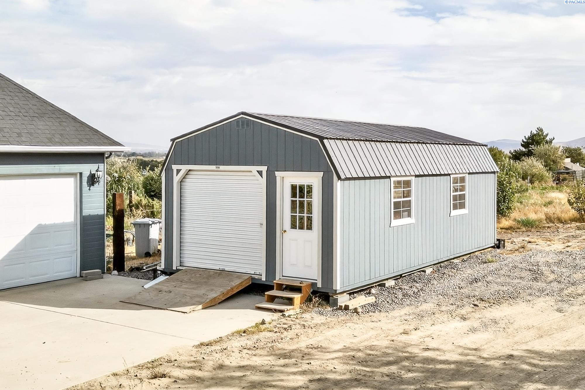 Prosser, Washington, 99350, United States, 3 Bedrooms Bedrooms, ,2 BathroomsBathrooms,Residential,For Sale,1964108