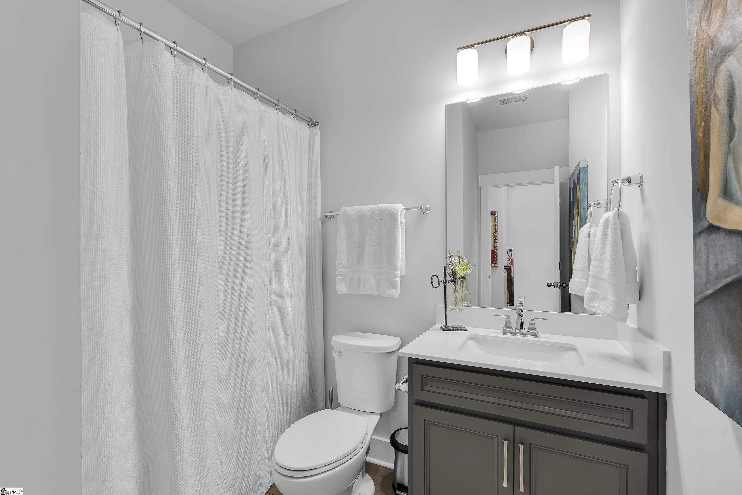 Greenville, South Carolina, 29605, United States, 3 Bedrooms Bedrooms, ,4 BathroomsBathrooms,Residential,For Sale,1958352