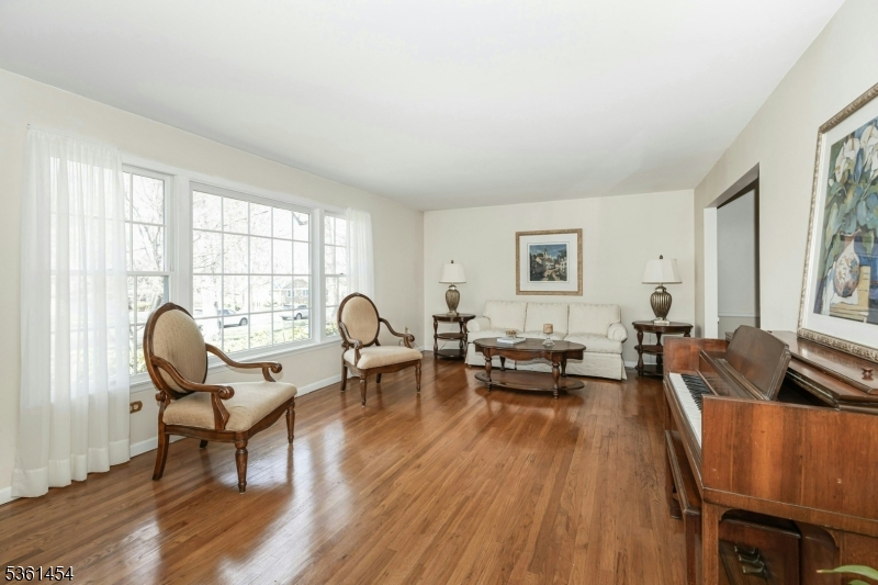 Berkeley Heights Twp., New Jersey, 07922, United States, 6 Bedrooms Bedrooms, ,4 BathroomsBathrooms,Residential,For Sale,1837487