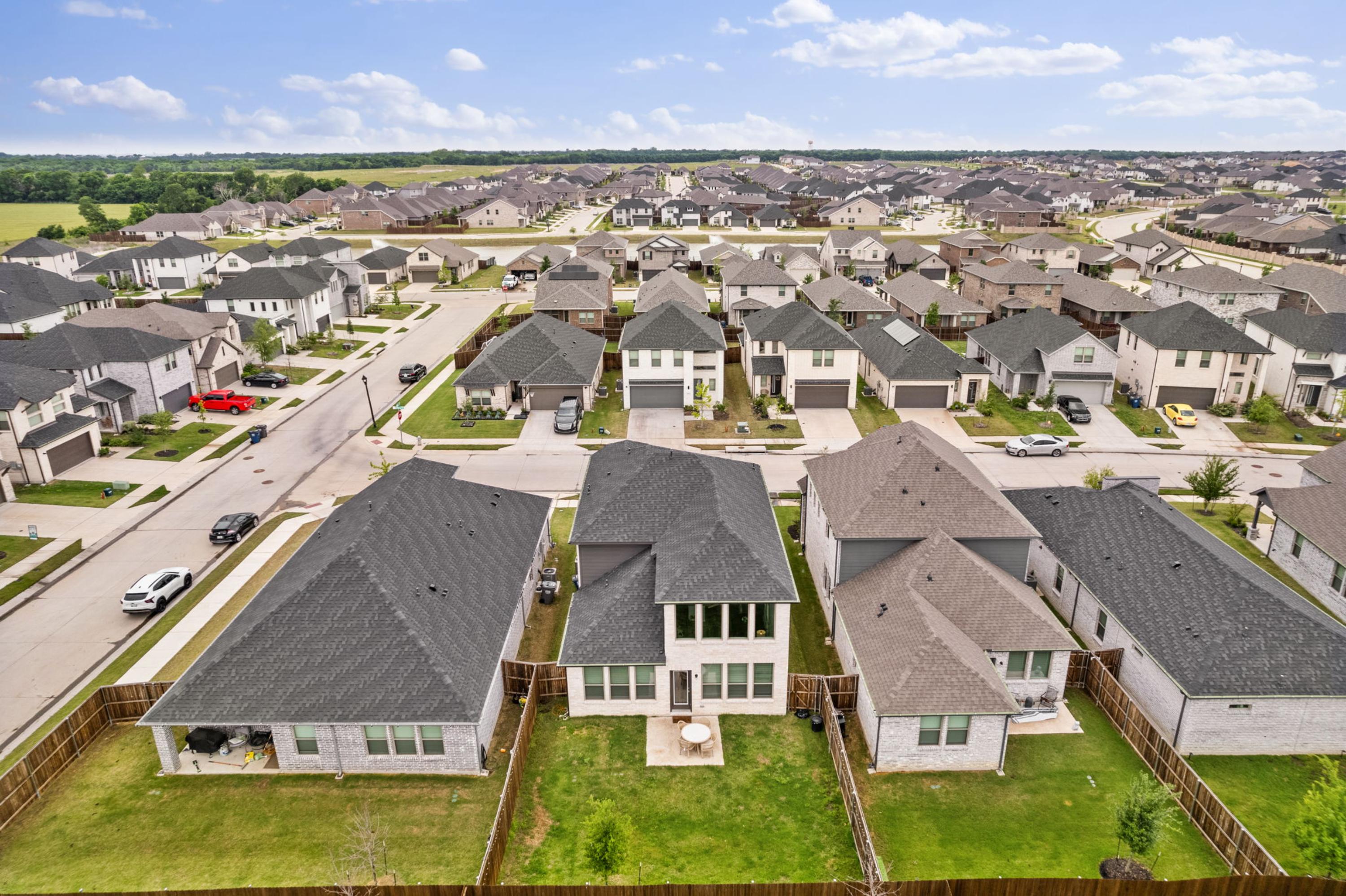  High Ceilings, Natural Light, and Modern Elegance in McKinney ISD - 物件實景