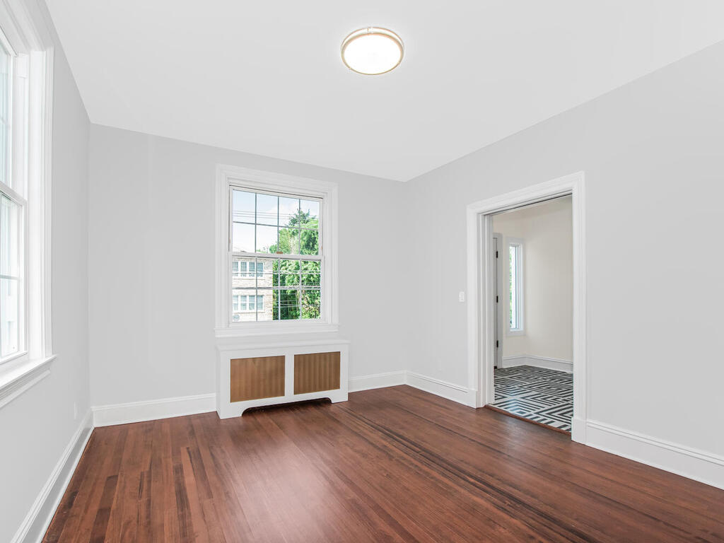 Yonkers, New York, 10701, United States, 6 Bedrooms Bedrooms, ,3 BathroomsBathrooms,Residential,For Sale,1904249