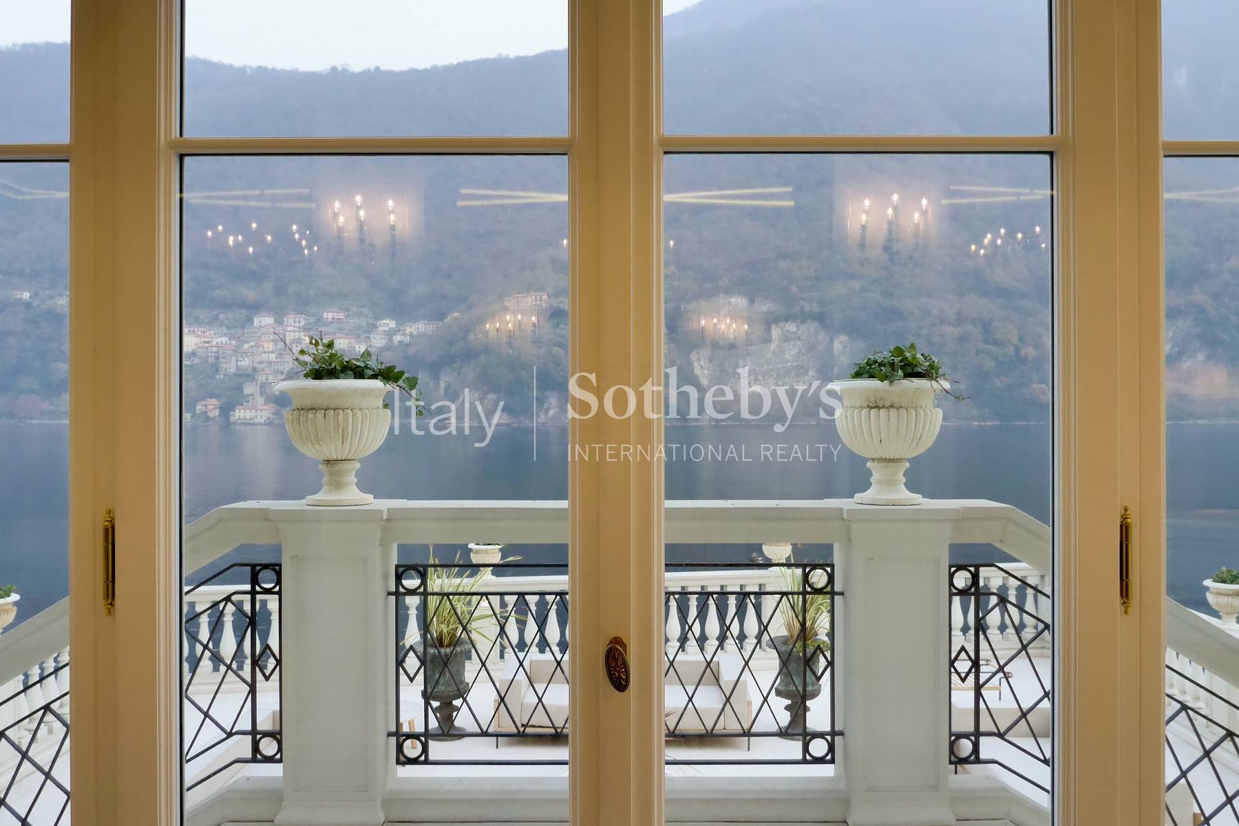  Gorgeous lakefront trophy estate - 物件實景