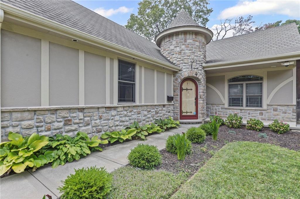 Kansas City, Kansas, 66103, United States, 3 Bedrooms Bedrooms, ,3 BathroomsBathrooms,Residential,For Sale,1906433