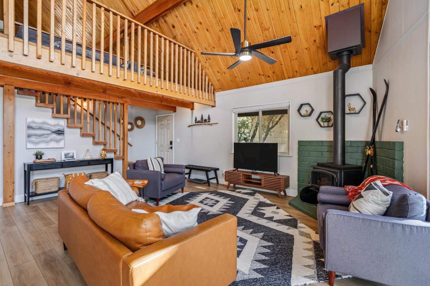 Groveland, California, 95321, United States, 2 Bedrooms Bedrooms, ,3 BathroomsBathrooms,Residential,For Sale,1962373