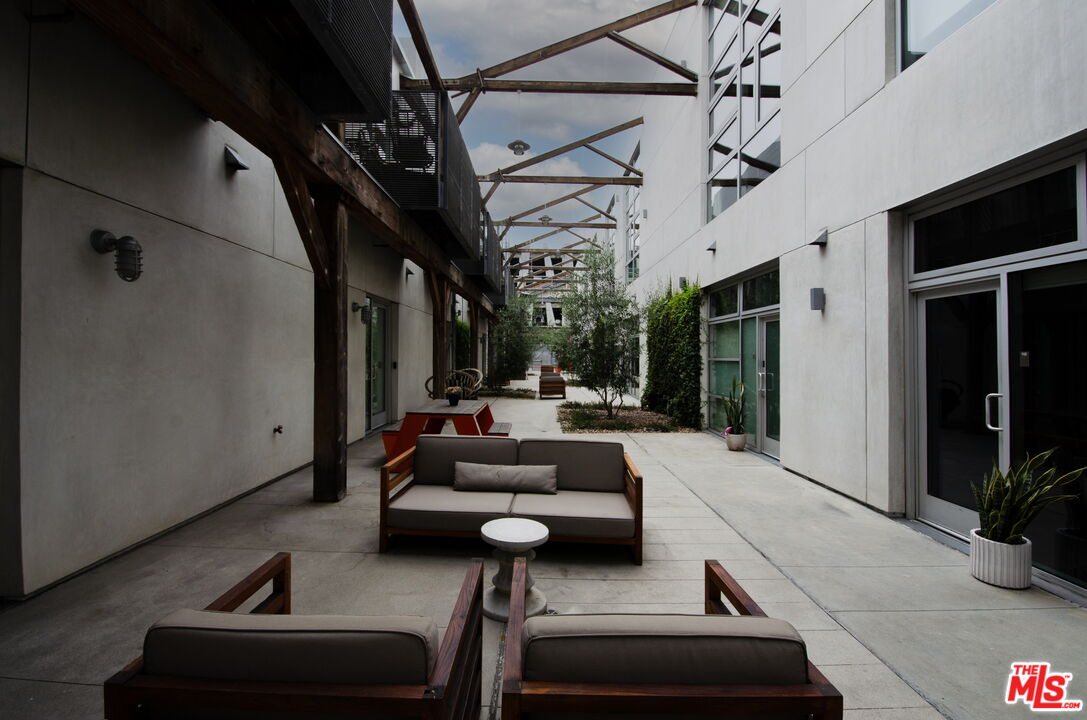 Los Angeles, California, 90013, United States, 1 Bedroom Bedrooms, ,1 BathroomBathrooms,Residential,For Sale,1906758