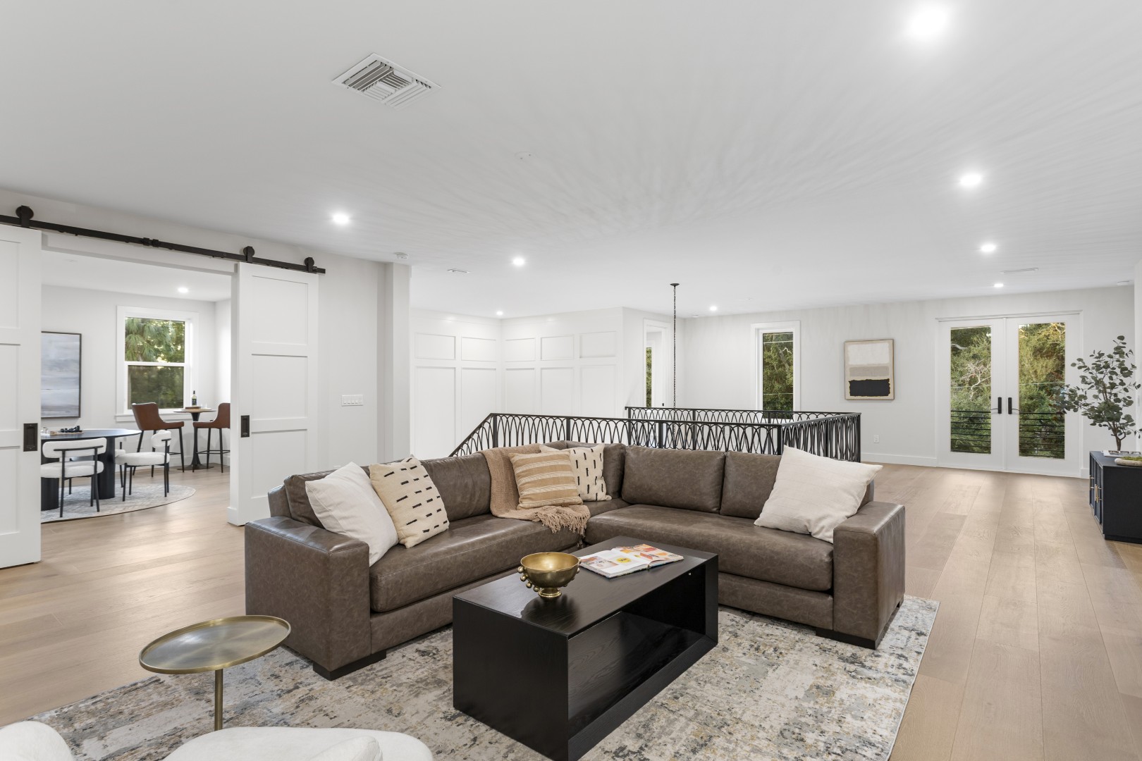 Tampa, Florida, 33629, United States, 5 Bedrooms Bedrooms, ,7 BathroomsBathrooms,Residential,For Sale,1993853