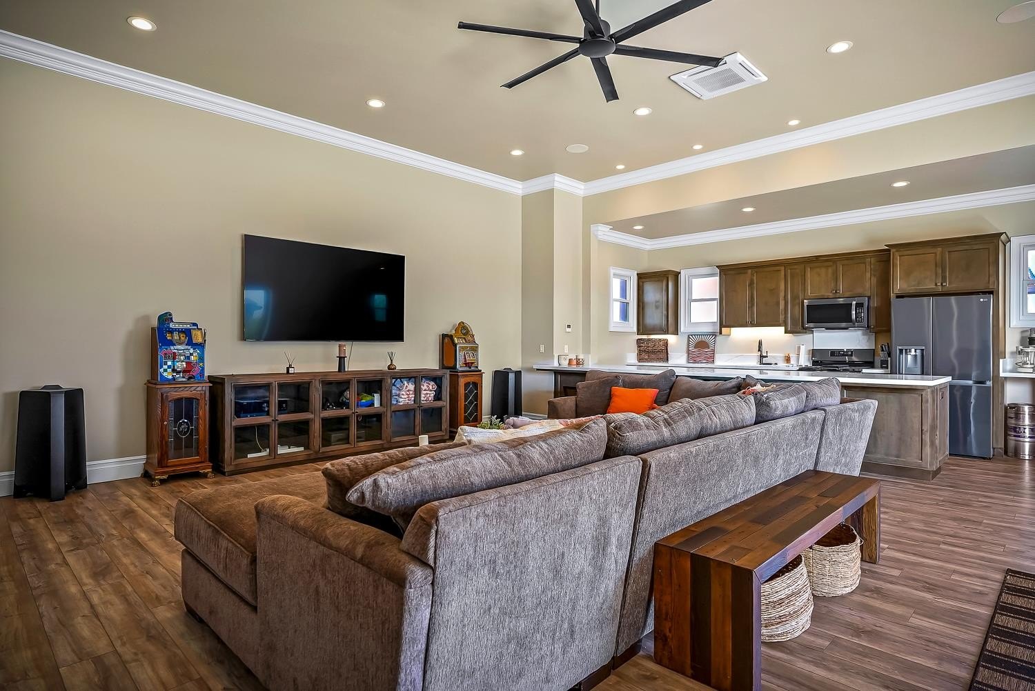 Lodi, California, 95241, United States, 4 Bedrooms Bedrooms, ,6 BathroomsBathrooms,Residential,For Sale,2005753