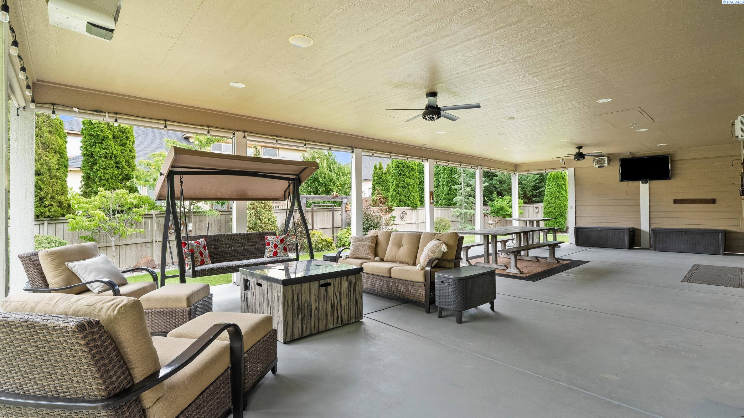 Kennewick, Washington, 99338, United States, 4 Bedrooms Bedrooms, ,3 BathroomsBathrooms,Residential,For Sale,1907298